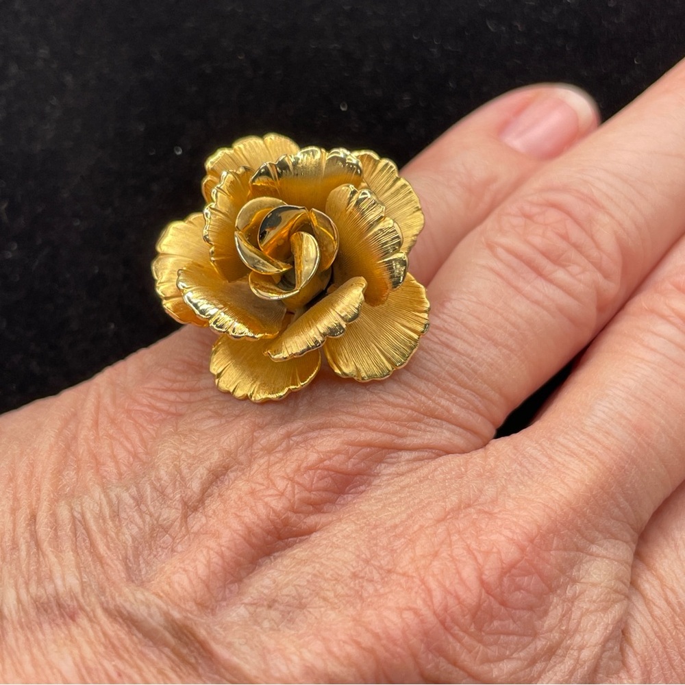 Giovanni Vintage Gold Tone Rose Cocktail Ring Pinky Ring Size 4.5 Statement - Picture 6 of 11